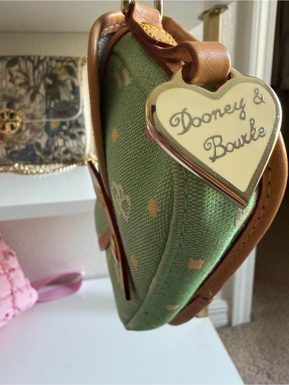 💚✨ Vintage Dooney & Bourke Y2K Monogram Wristlet Pouch ✨💚  Pink Hearts bag purse - Picture 14 of 14